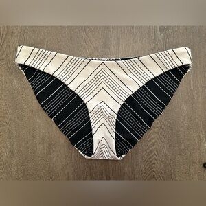 ATHLETA BLACK & WHITE PRINTED REVERSIBLE FULL COVERAGE BIKINI BOTTOM - SKU:147